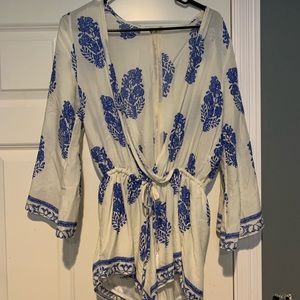 White and blue deep vneck romper xs